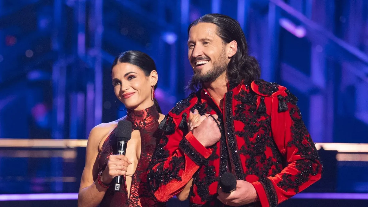 Ám chỉ về cái tát của Will Smith, vũ công nổi tiếng bị gạch tên khỏi đêm diễn Dancing With the Stars - Ảnh 3.