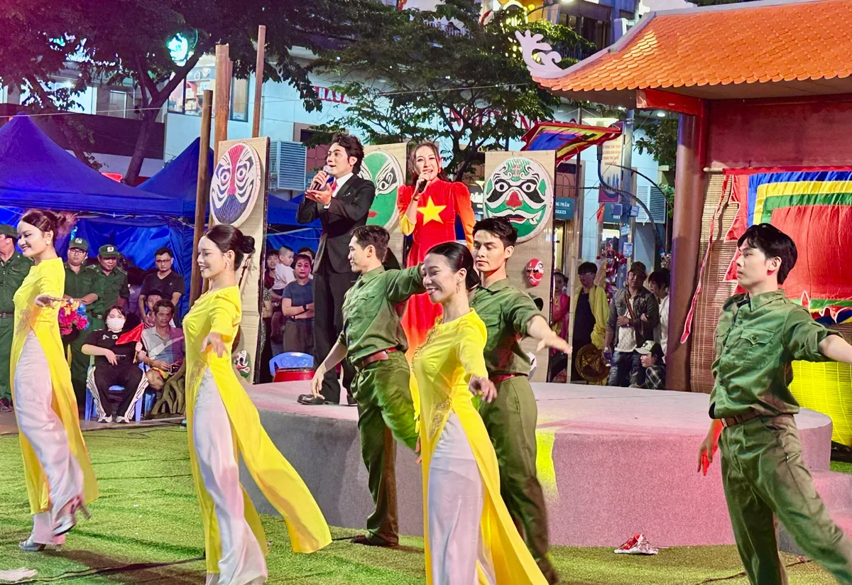 TP Hồ Chí Minh tổ chức chuỗi hoạt động chào mừng Ngày Văn hóa Việt Nam - Ảnh 1.