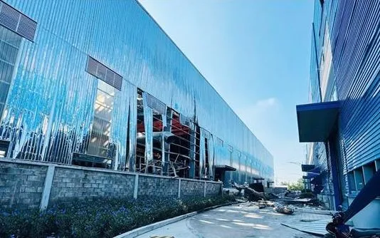 Hiện trường xảy ra vụ nổ lò hơi tại Công ty TNHH Nhôm Á Châu Việt Nam. Ảnh: TTXVN 

