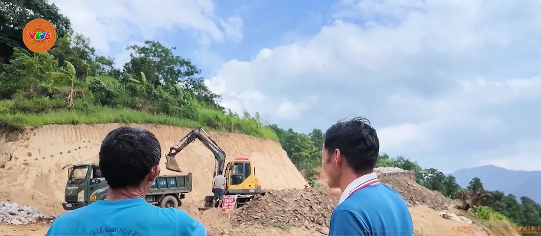 Bí thư Chi bộ “mở đường” thoát nghèo cho đồng bào Mông - Ảnh 1.