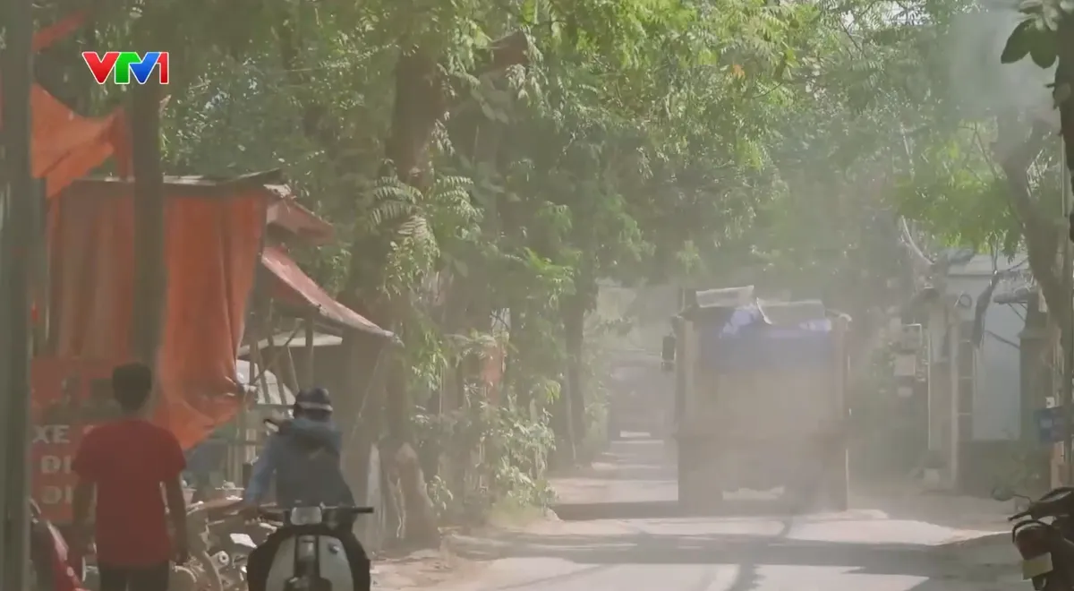 Bụi bẩn, ùn tắc bủa vây khu dân cư ở Đông Ngạc (Hà Nội) - Ảnh 1.