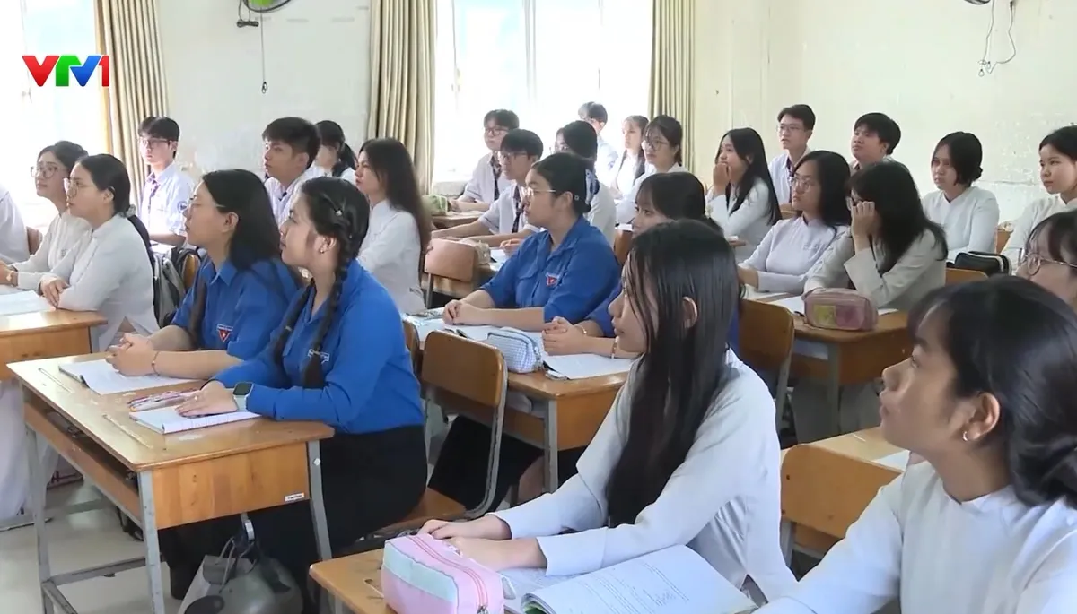 Trường học tại TP Hồ Chí Minh dự kiến điều chỉnh lịch học ngày thứ 6 - Ảnh 1.