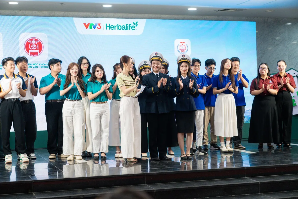 Bà Tôn Nữ Thị Ninh: Thành công của Sinh viên thế hệ mới phải mang tính bền vững và đem lại hạnh phúc thực sự - Ảnh 4.