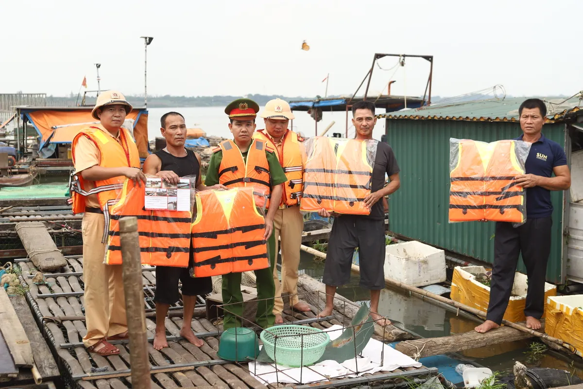Ngăn chặn đánh bắt tận diệt trên sông Hồng: Bảo vệ nguồn lợi thủy sản và sinh kế cho người dân - Ảnh 4.