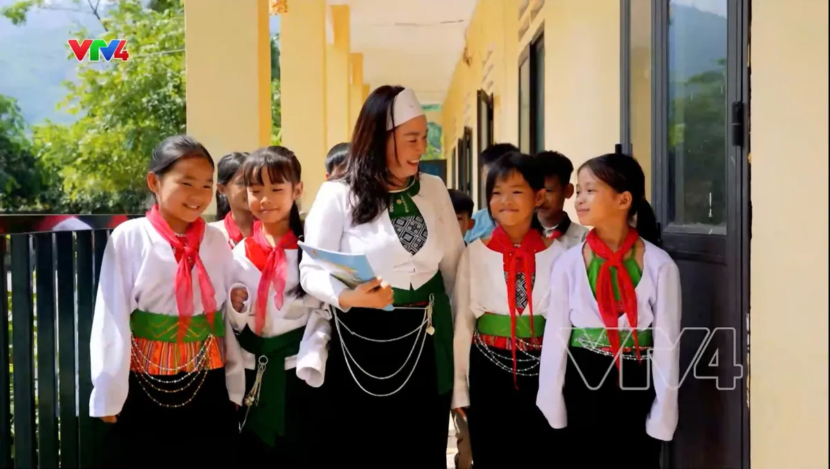 "Người Việt bốn phương": Người phụ nữ Mường đưa tiếng Anh về bản - Ảnh 3.