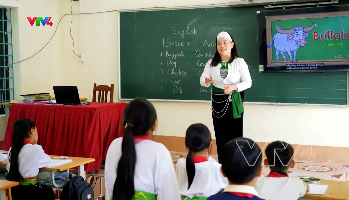 "Người Việt bốn phương": Người phụ nữ Mường đưa tiếng Anh về bản - Ảnh 4.