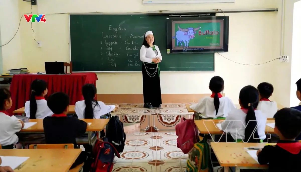"Người Việt bốn phương": Người phụ nữ Mường đưa tiếng Anh về bản - Ảnh 2.
