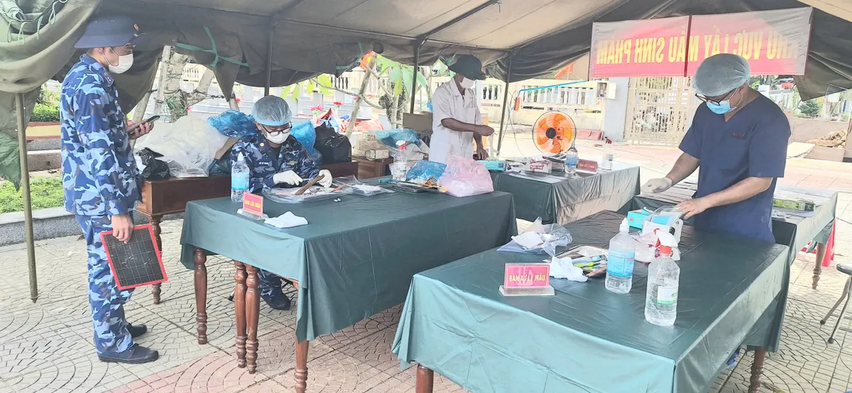 Bộ Tư lệnh Vùng Cảnh sát biển 2 thu thập 1.873 mẫu hài cốt liệt sĩ phục vụ giám định ADN - Ảnh 2.