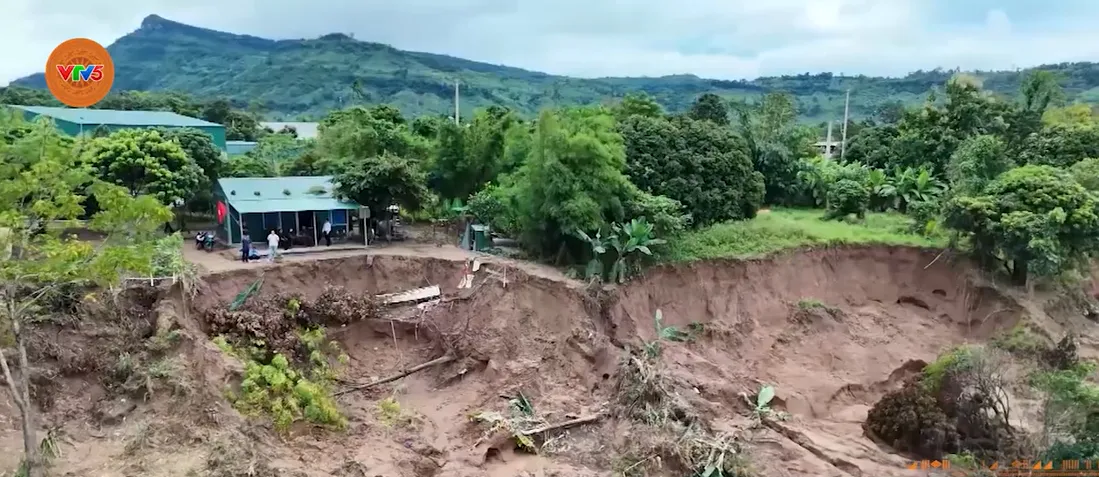 Nỗi lo sạt lở mùa mưa bão tại vùng cao Quảng Trị - Ảnh 2.