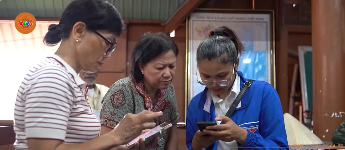 Thanh niên đồng hành cùng buôn làng chuyển đổi số - Ảnh 1.