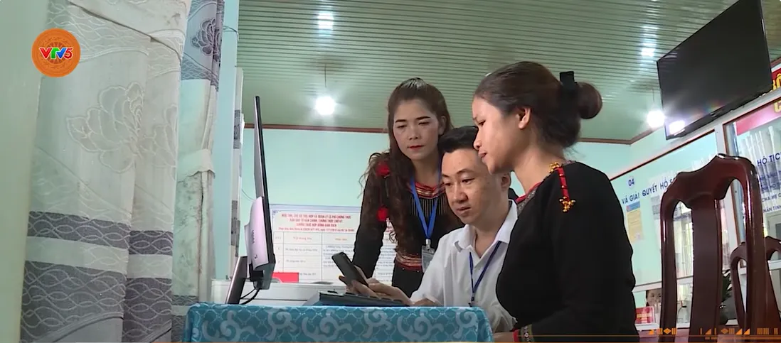 Thanh niên đồng hành cùng buôn làng chuyển đổi số - Ảnh 2.