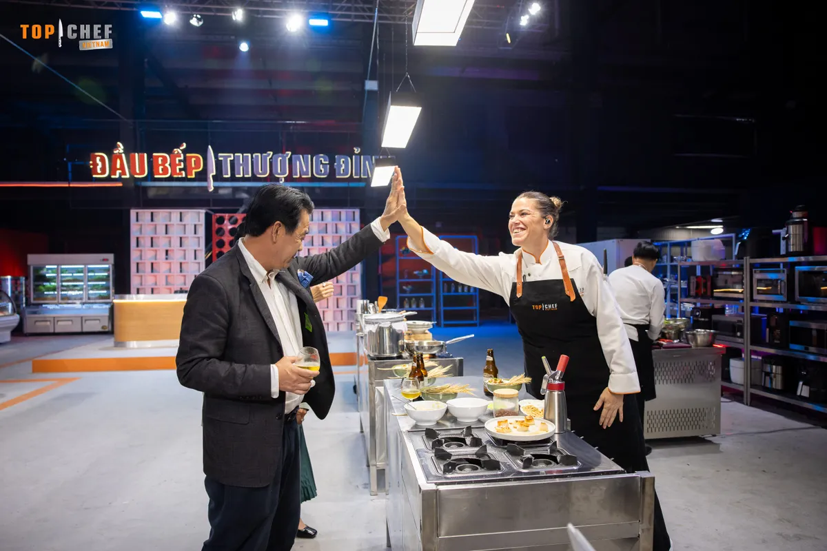 Nữ đầu bếp Đan Mạch gi&agrave;nh giải &Aacute; quan Top Chef v&agrave; h&agrave;nh tr&igrave;nh kh&aacute;m ph&aacute; ẩm thực Việt Nam - Ảnh 2.