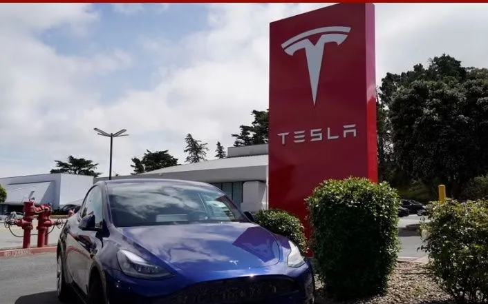 Một cửa hàng Tesla ở San Mateo, California, Mỹ. (Ảnh: THX/TTXVN)