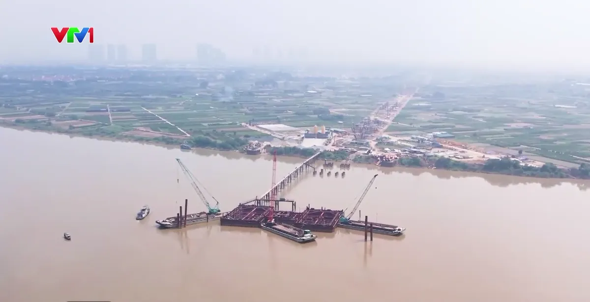 Hoàn thành giải phóng mặt bằng 7 cầu qua sông Hồng, Hà Nội dồn lực đẩy nhanh thi công - Ảnh 1.