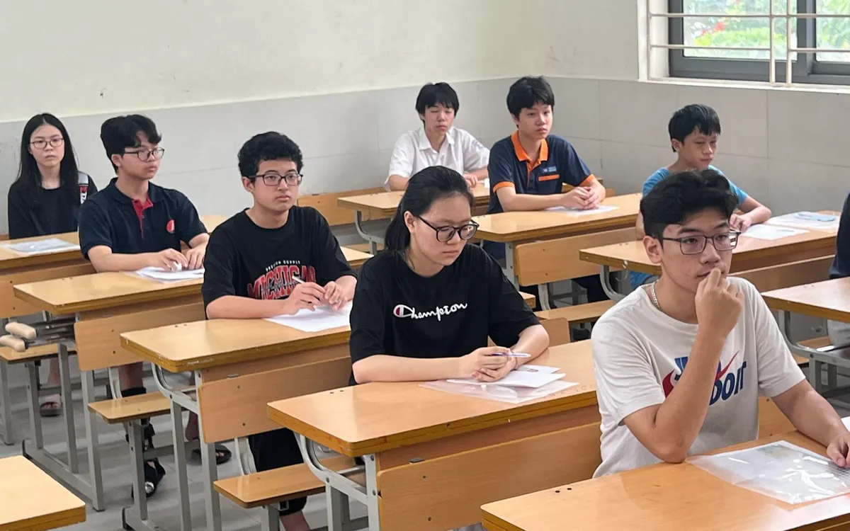 Dự kiến thi tuyển vào lớp 10 chỉ còn 2 môn Toán và Ngữ văn. Ảnh minh họa: Dương Duy

