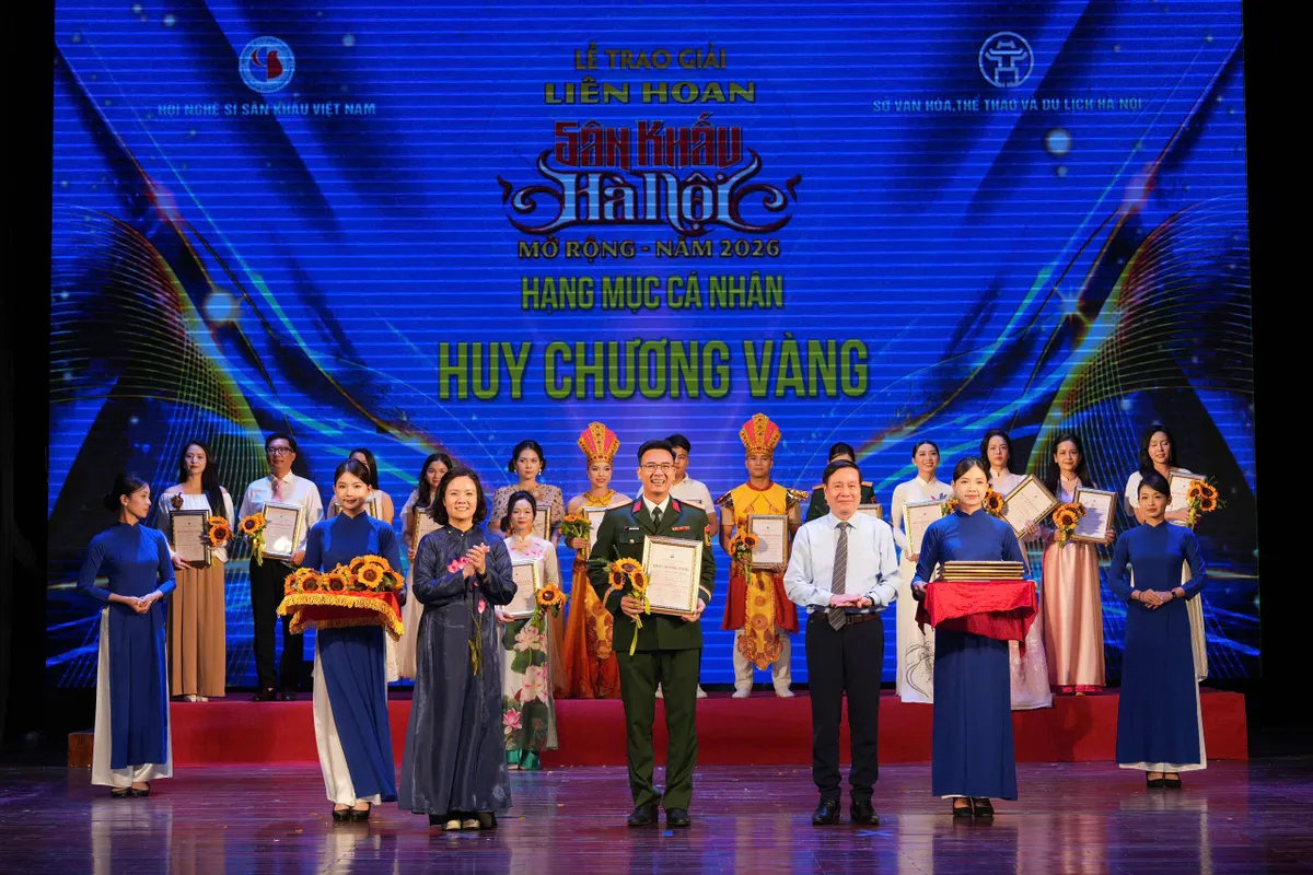Bế mạc Liên hoan Sân khấu Hà Nội mở rộng năm 2026: Vinh danh những tác phẩm xuất sắc nhất - Ảnh 2.