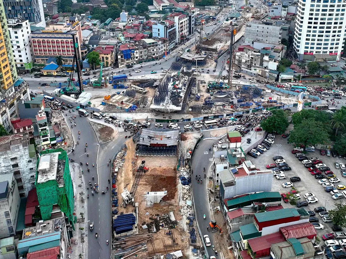 Hà Nội: 62 vị trí rào chắn thi công, CSGT khuyến cáo người dân chủ động lộ trình - Ảnh 2.