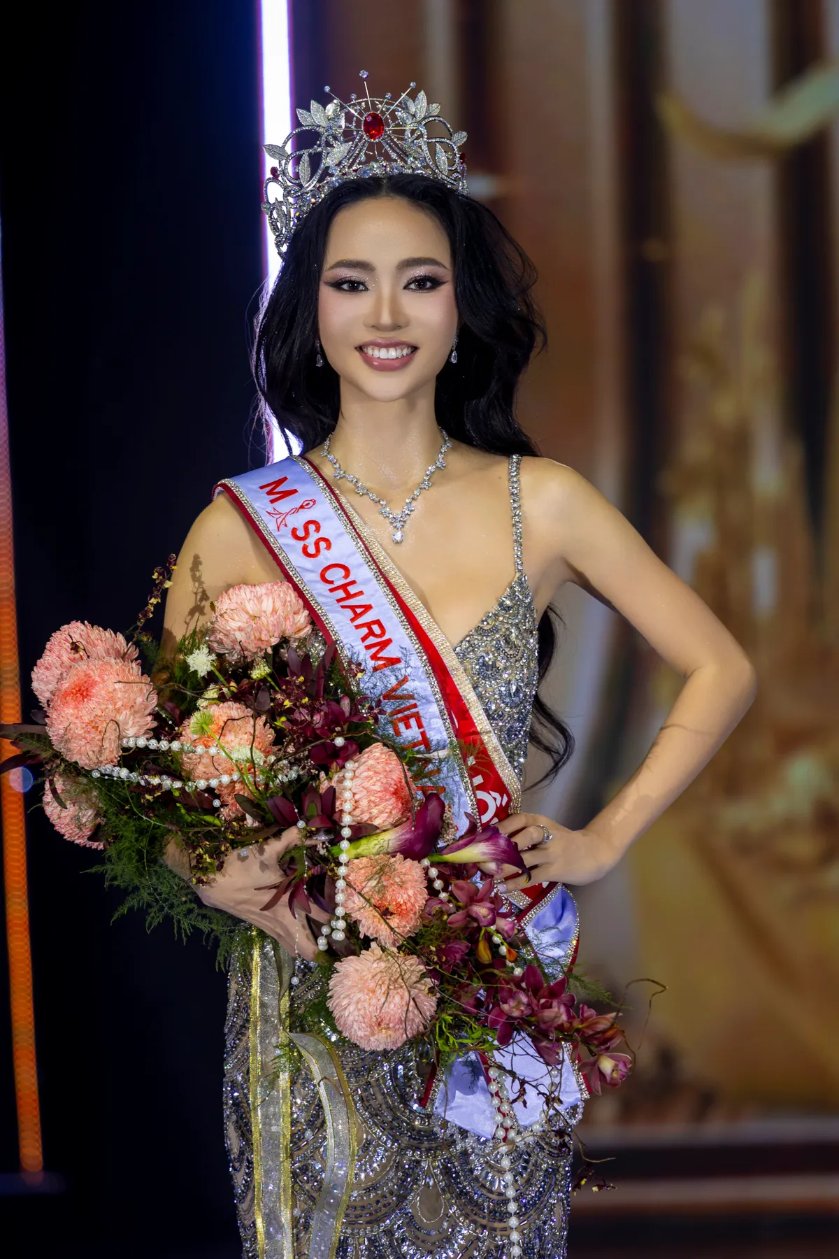 MC song ngữ cao 1,77m đăng quang Miss Charm Vietnam 2026 - Ảnh 1.
