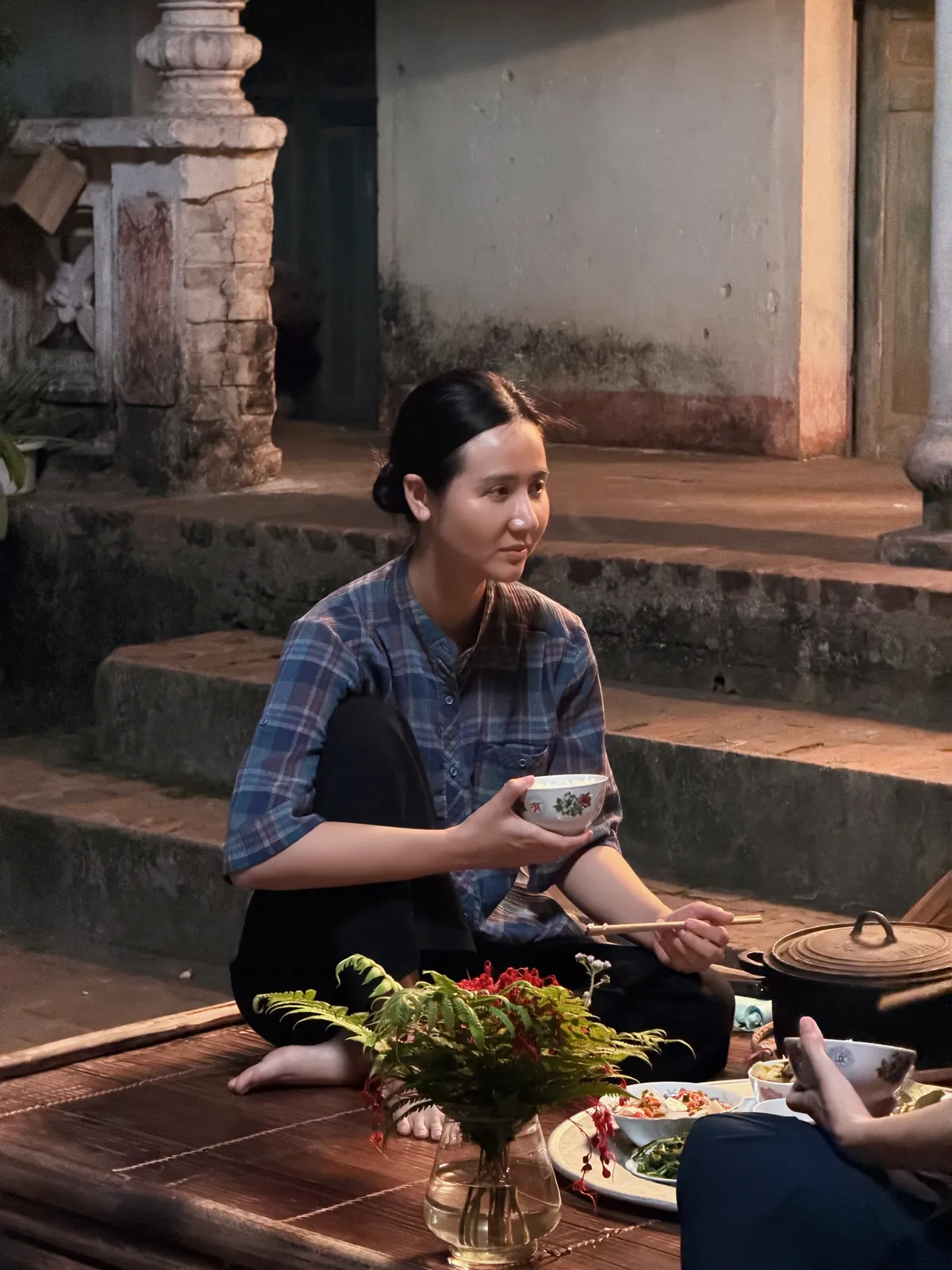 Sau hơn 15 năm trong nghề, Huyền Lizzie kh&ocirc;ng c&ograve;n muốn đ&oacute;ng m&igrave;nh trong những vai sang chảnh - Ảnh 8.
