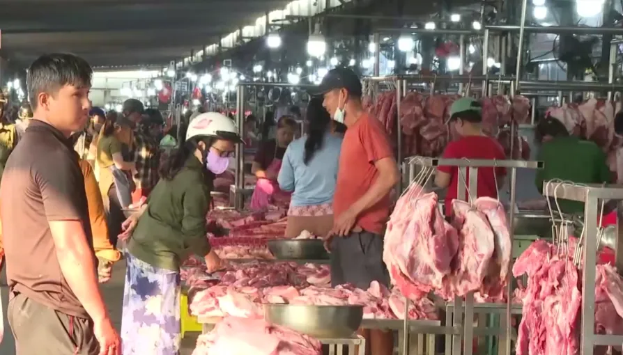 Siết an toàn thực phẩm từ chợ đầu mối dịp cuối năm - Ảnh 1.