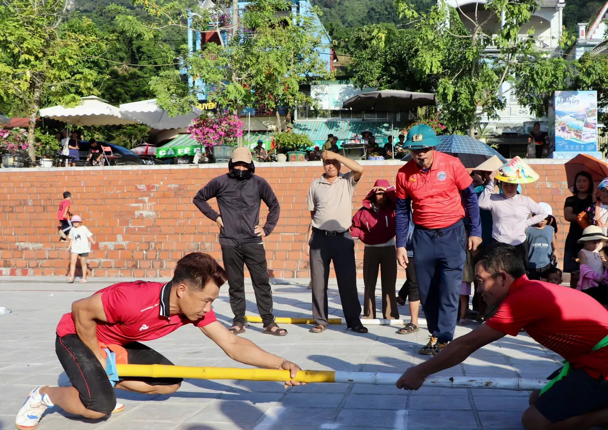 Điện Biên: Mường Lay rộn ràng mùa nước nổi trên sông Đà - Ảnh 5.
