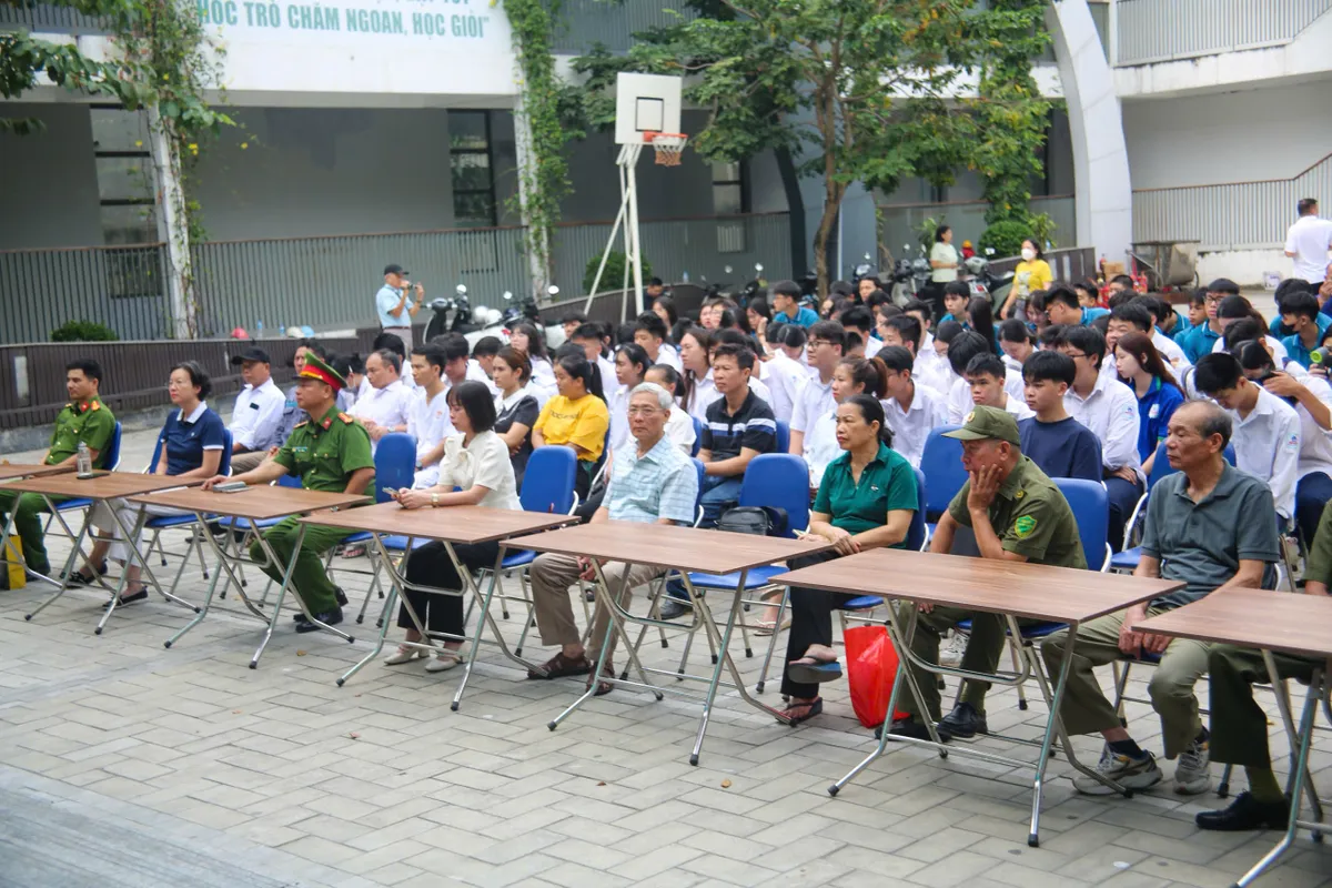 Hà Nội: Gần 1.000 người dân phường Tây Hồ được tuyên truyền, bồi dưỡng kỹ năng lái xe máy an toàn - Ảnh 2.