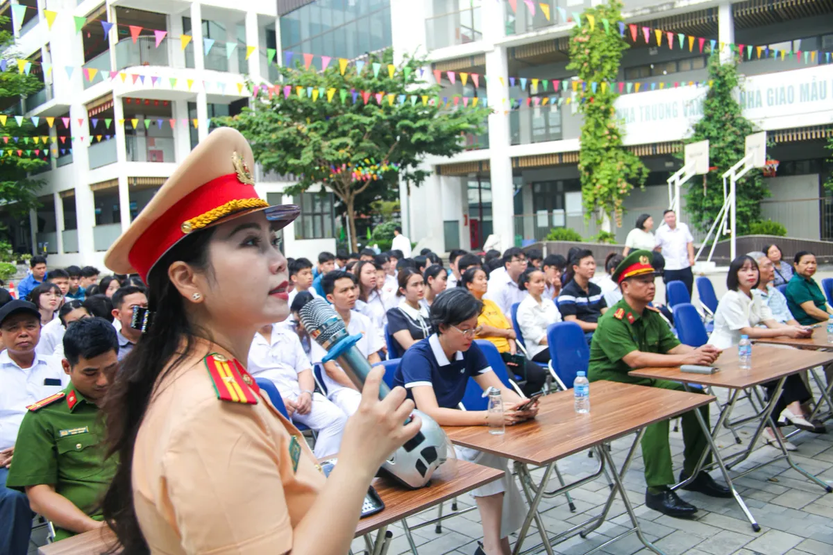 Hà Nội: Gần 1.000 người dân phường Tây Hồ được tuyên truyền, bồi dưỡng kỹ năng lái xe máy an toàn - Ảnh 1.