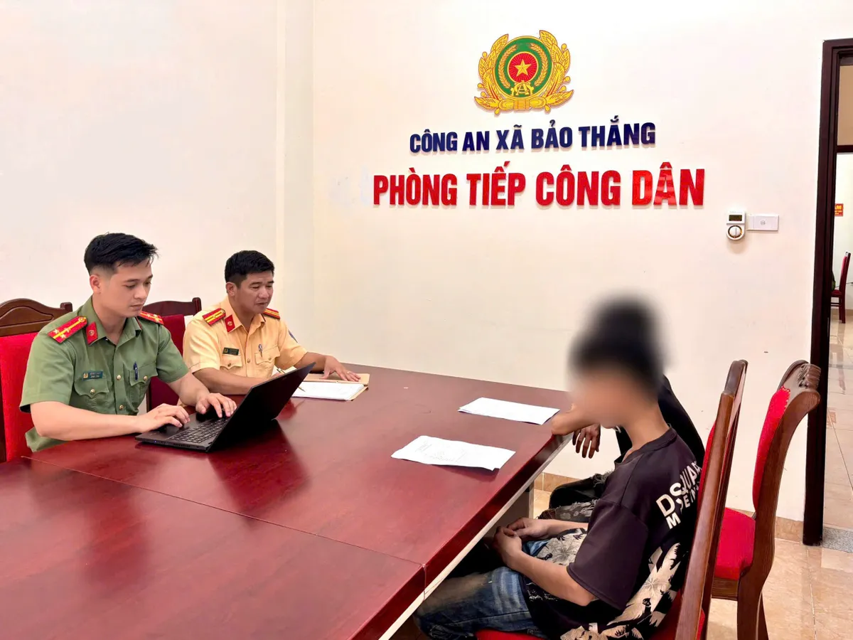X&aacute;c minh nh&oacute;m thanh thiếu ni&ecirc;n n&eacute;m đ&aacute; v&agrave;o xe kh&aacute;ch tr&ecirc;n cao tốc Nội B&agrave;i - L&agrave;o Cai- Ảnh 4.