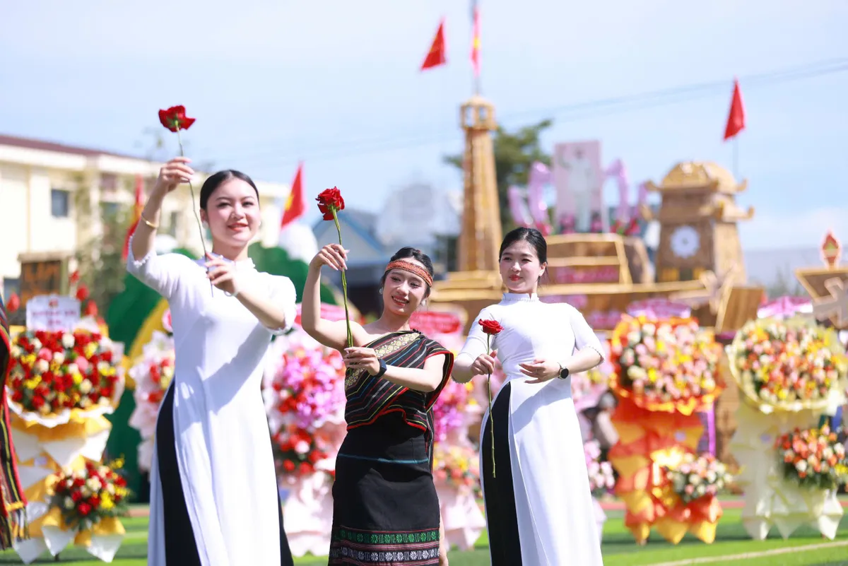 Kỷ niệm 50 năm xây dựng và phát triển Vùng kinh tế mới Hà Nội tại Lâm Đồng- Ảnh 7.