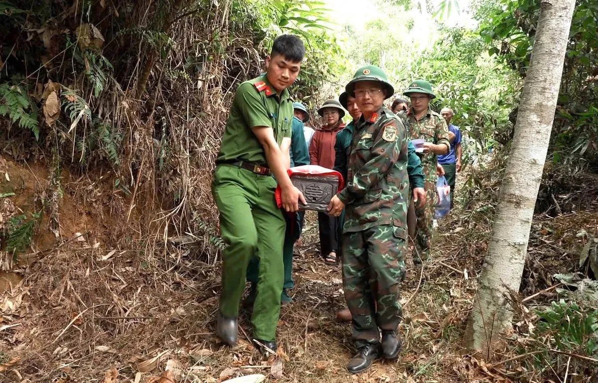 Quy tập th&agrave;nh c&ocirc;ng h&agrave;i cốt liệt sĩ L&ecirc; Tước tại Th&aacute;i Nguy&ecirc;n - Ảnh 1.