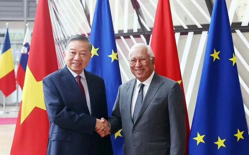 Chủ tịch Hội đồng châu Âu Antonio Costa đón Tổng Bí thư, Chủ tịch nước Tô Lâm. (Ảnh: Thống Nhất/TTXVN)