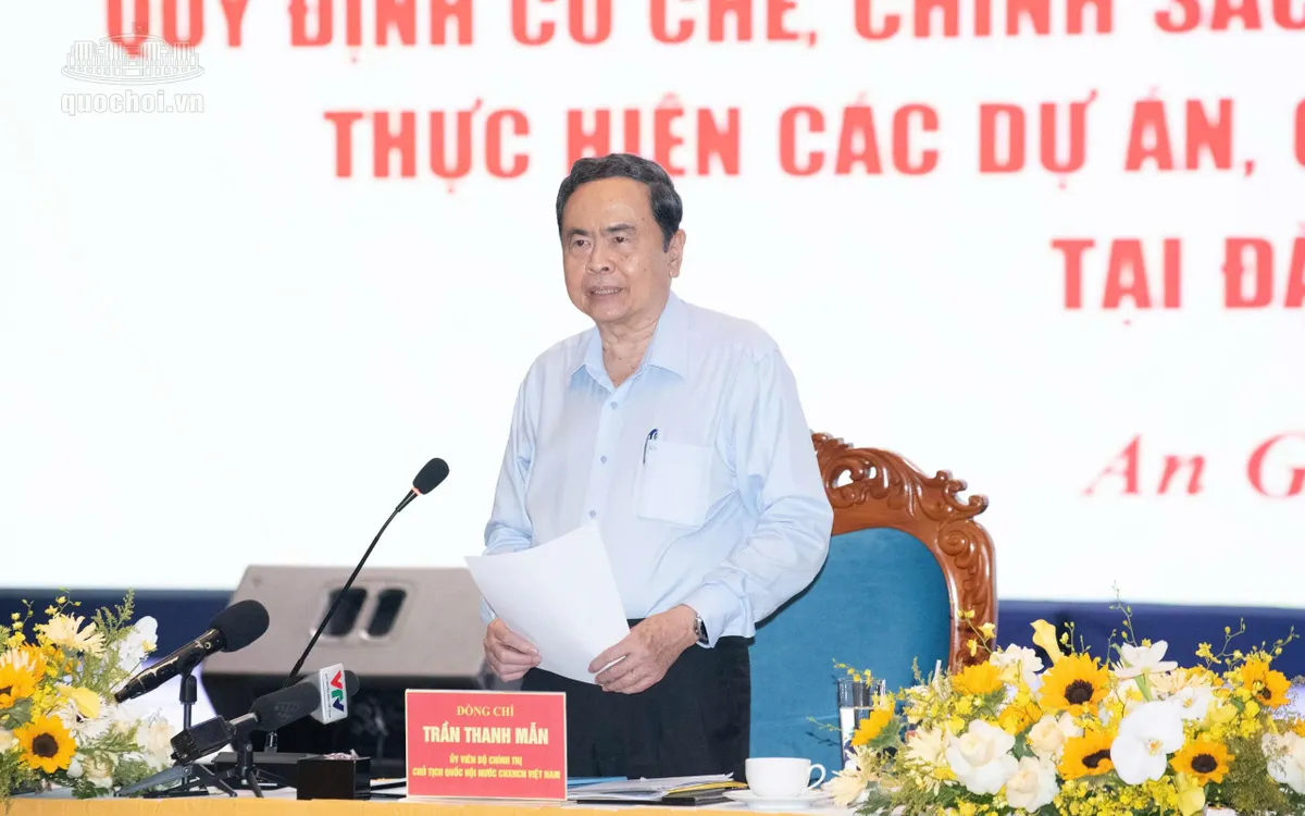 Qua kiểm tra thực tế, Chủ tịch Quốc hội ghi nhận, đánh giá cao những kết quả đạt được trong quá trình triển khai các công trình, dự án từ tháng 7/2025 đến nay. Ảnh: Cổng Thông tin điện tử Quốc hội
