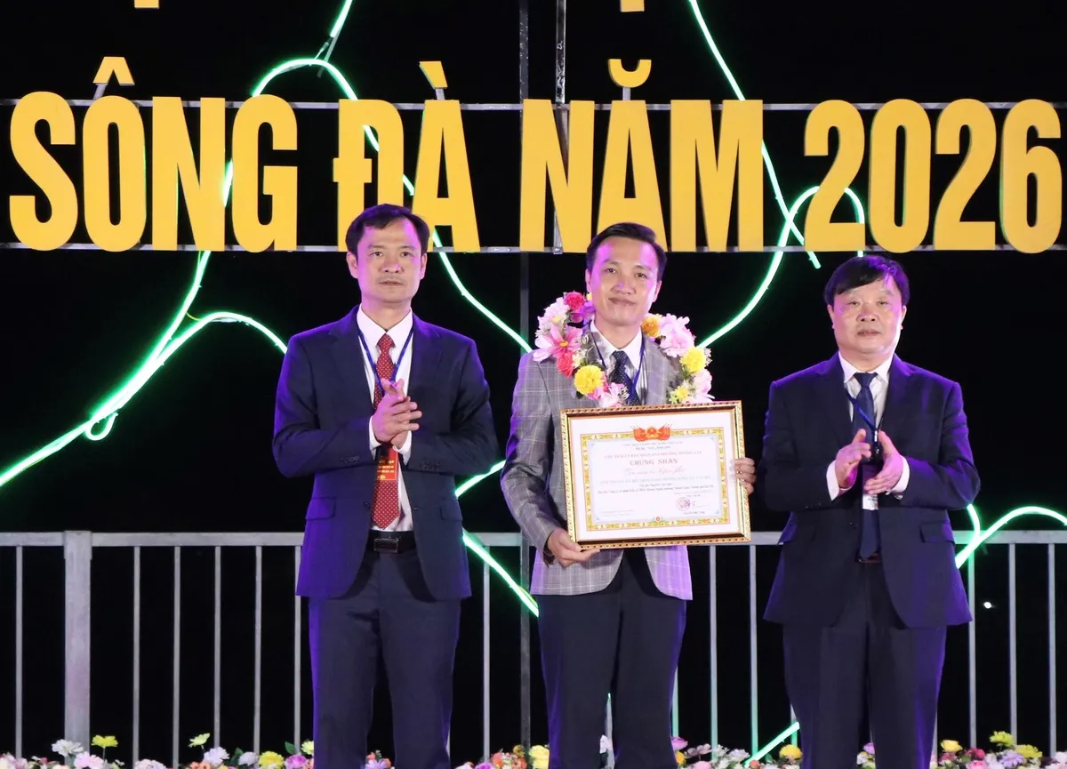 Điện Biên: Mường Lay rộn ràng mùa nước nổi trên sông Đà - Ảnh 10.