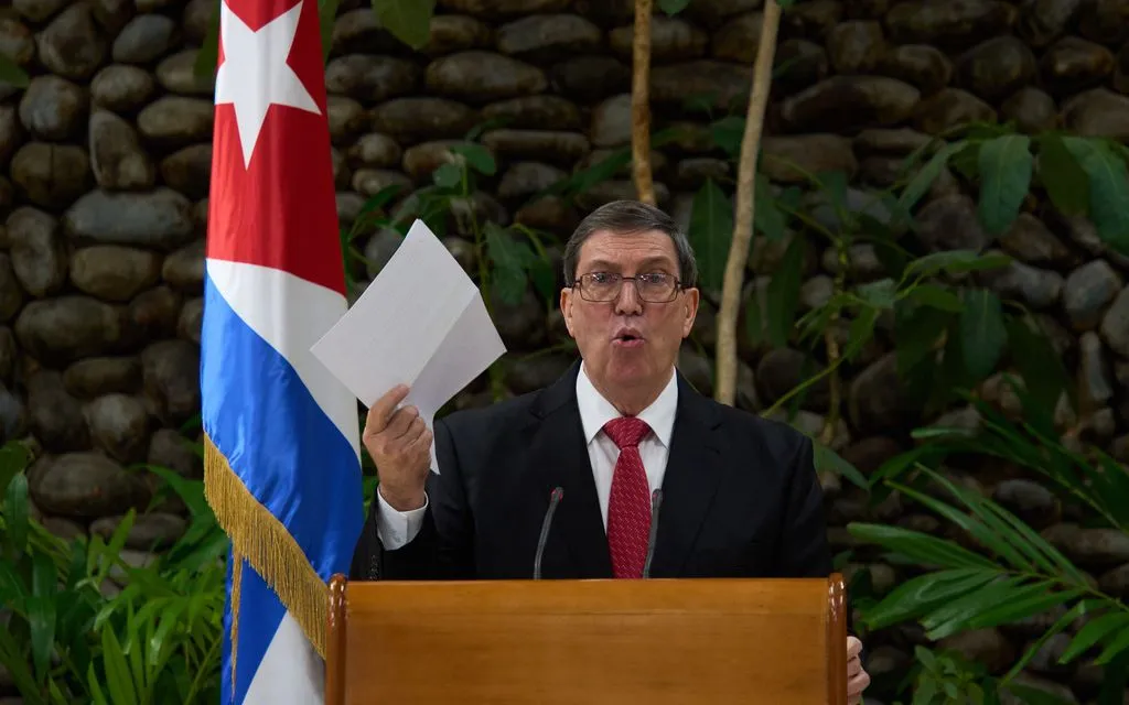 Ngoại trưởng Cuba Bruno Rodríguez họp báo về lệnh cấm vận của Mỹ tại Havana, ngày 21/10/2026. (Ảnh: Ramon Espinosa/AP)
