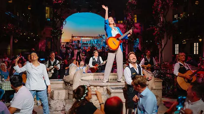 ABBA biến bữa tối thành show âm nhạc - Ảnh 1.