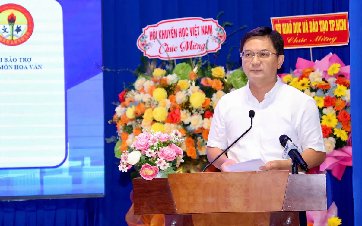 Ông Nguyễn Mạnh Cường, Phó Chủ tịch UBND TP Hồ Chí Minh, phát biểu tại chương trình trao học bổng khuyến tài