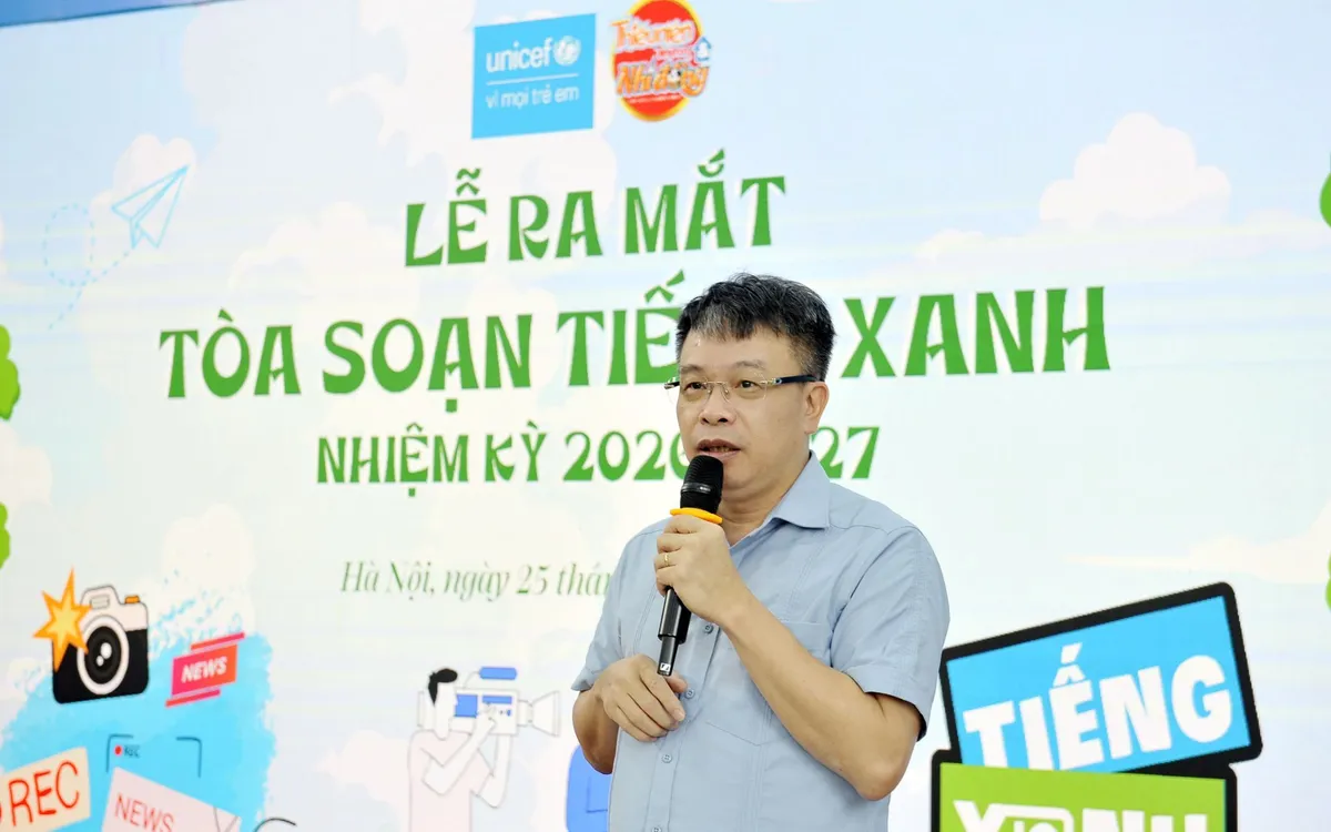 Nhà văn, nhà báo Nguyễn Phan Khuê phát biểu tại buổi lễ.
