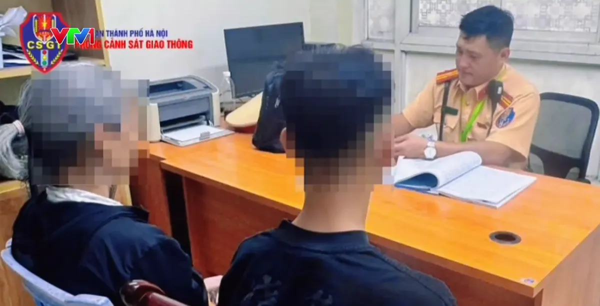 Mẹ bị phạt 9 triệu đồng vì đưa xe cho con trai lạng lách trên đường - Ảnh 1.