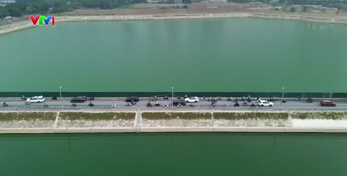 Hà Nội: Hồ điều hòa Đồng Bông 2 cơ bản hoàn thành nhưng vẫn vắng bóng cây xanh- Ảnh 1.