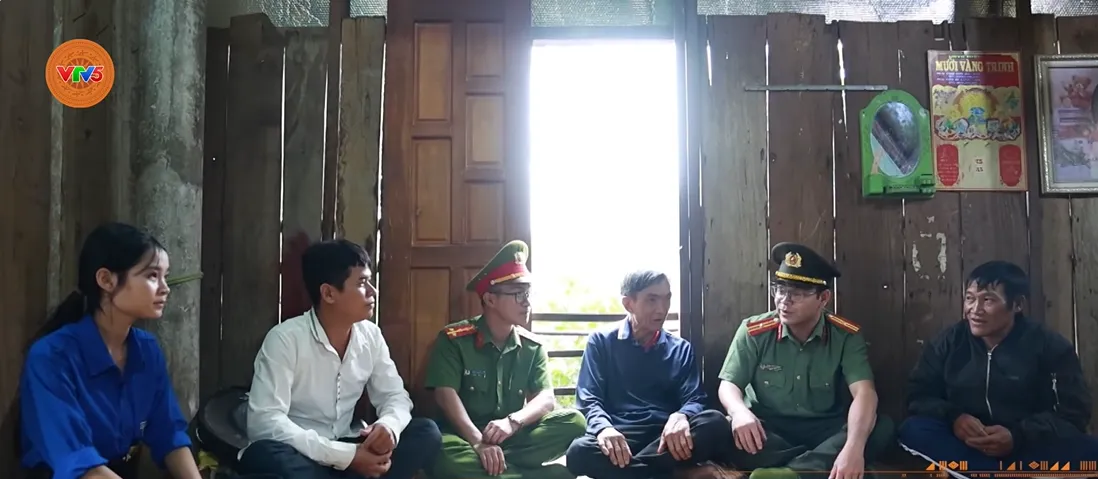 Giúp đồng bào vùng cao phòng tránh lừa đảo trực tuyến - Ảnh 2.