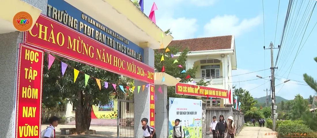 Nỗ lực giữ chân học trò vùng cao - Ảnh 1.