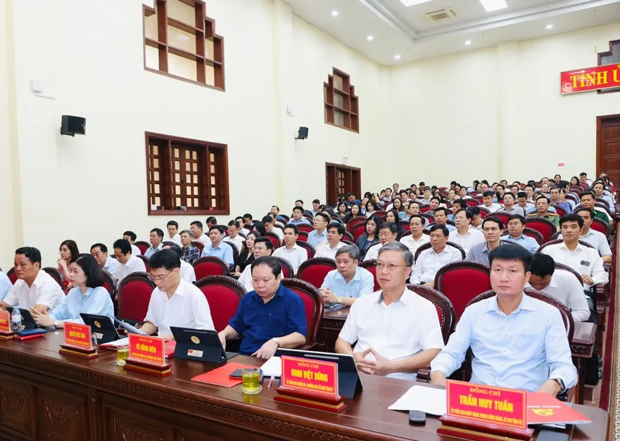 Ninh Bình đưa nghị quyết vào cuộc sống, khơi thông nguồn lực phát triển - Ảnh 1.