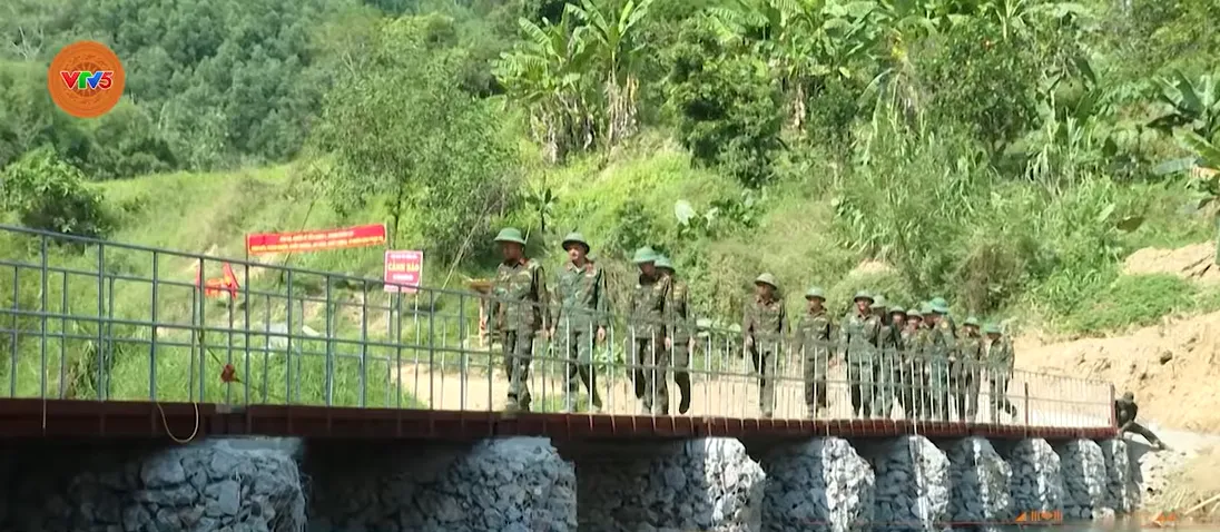 Niềm vui cầu mới ở bản v&ugrave;ng s&acirc;u  - Ảnh 1.