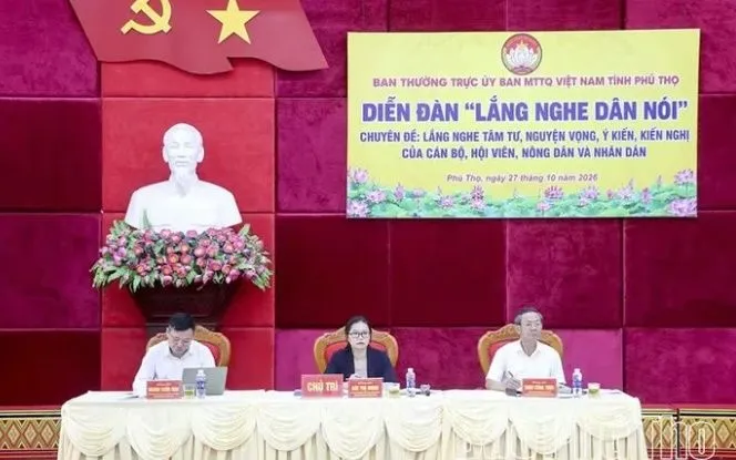 Các đồng chí Ban Thường trực Ủy ban MTTQ Việt Nam tỉnh điều hành Diễn đàn "Lắng nghe dân nói".