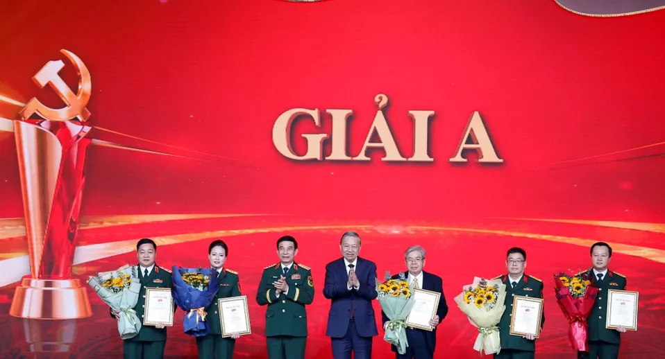 Tổng B&iacute; thư T&ocirc; L&acirc;m dự tổng kết, trao giải cuộc thi &ldquo;Vững bước dưới cờ Đảng&rdquo; - Ảnh 2.