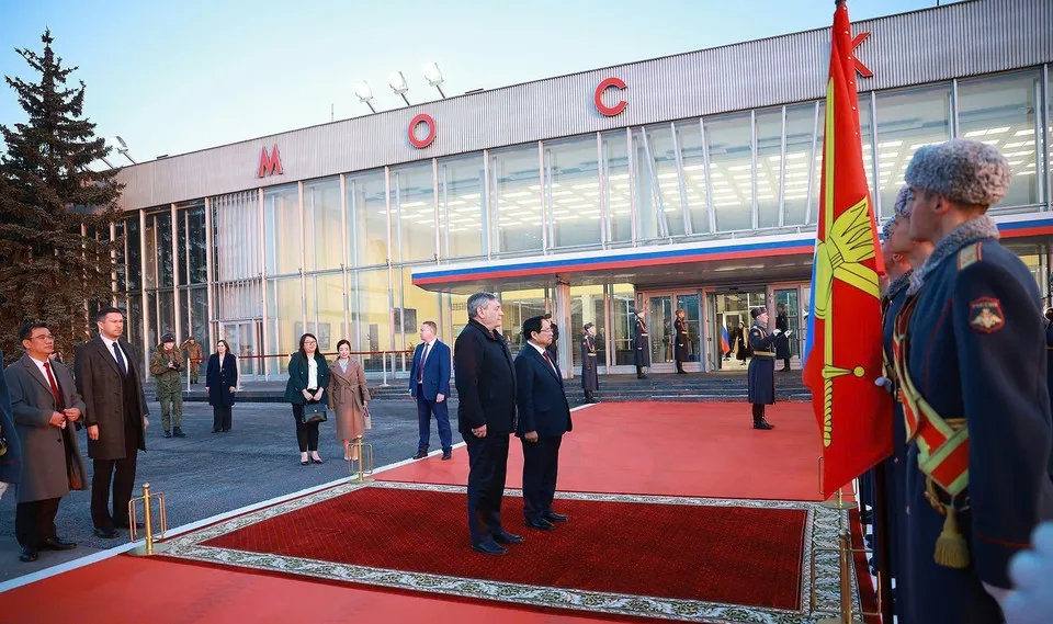 Thủ tướng về tới H&agrave; Nội, kết th&uacute;c tốt đẹp chuyến thăm ch&iacute;nh thức Nga - Ảnh 1.