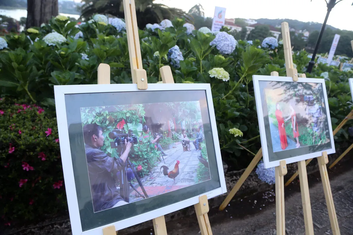 Thông tin trưng bày ảnh “Những người làm truyền hình” tại LHTHTQ lần thứ 42