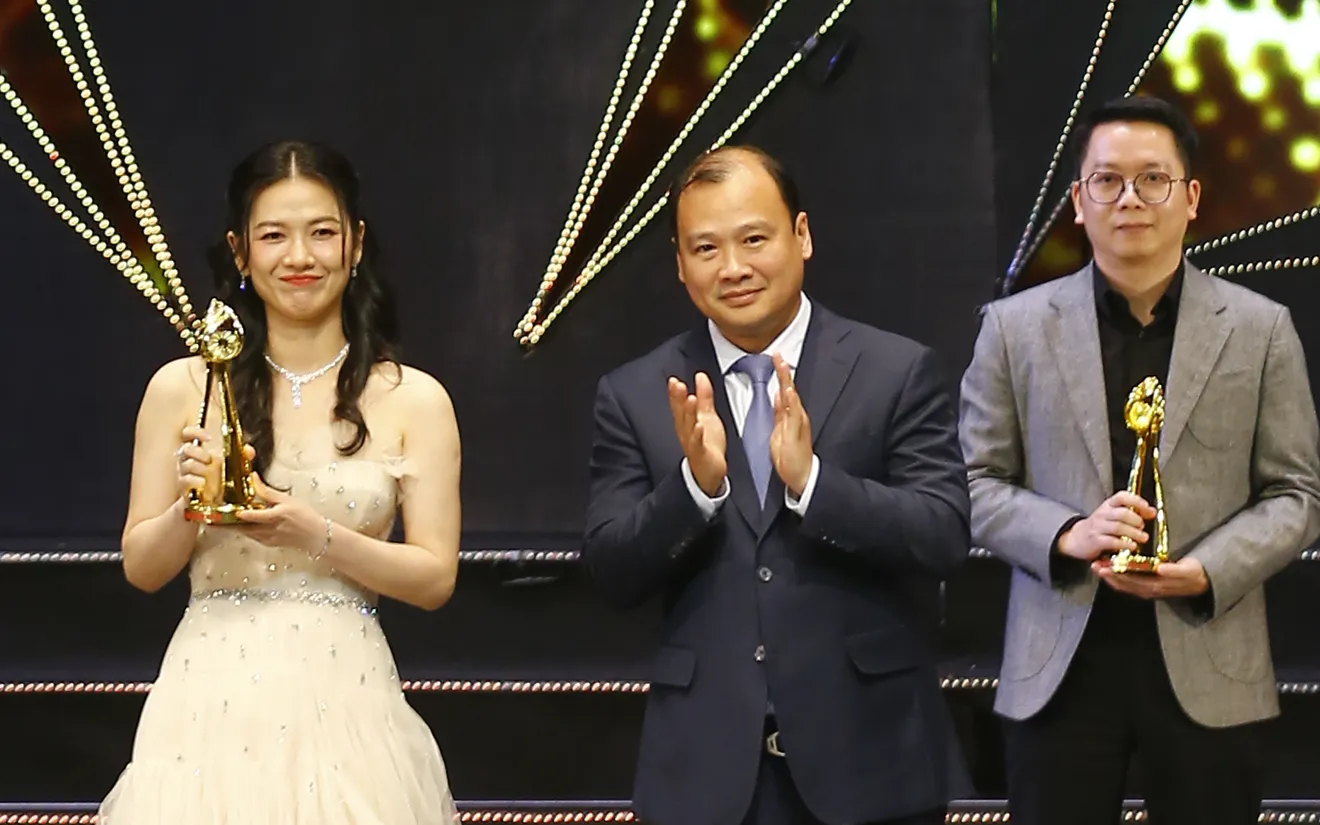 Diễn viên Oanh Kiều nhận giải lớn đầu tiên trong sự nghiệp Diễn viên Oanh Kiều nhận giải lớn đầu tiên trong sự nghiệp