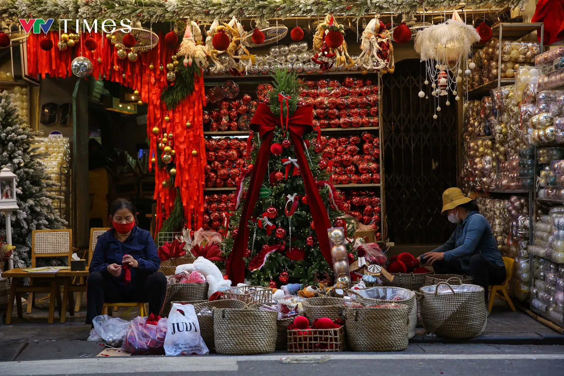 Phố Hàng Mã lung linh, rực rỡ đón Noel - Ảnh 7.