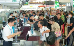 Giá vé máy bay 2025 gần bằng một chỉ vàng